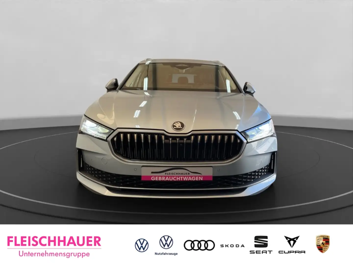 Skoda Superb 2.0 TDI Combi L&K Neues Modell AHK Pano Navi Leder Grau - 2