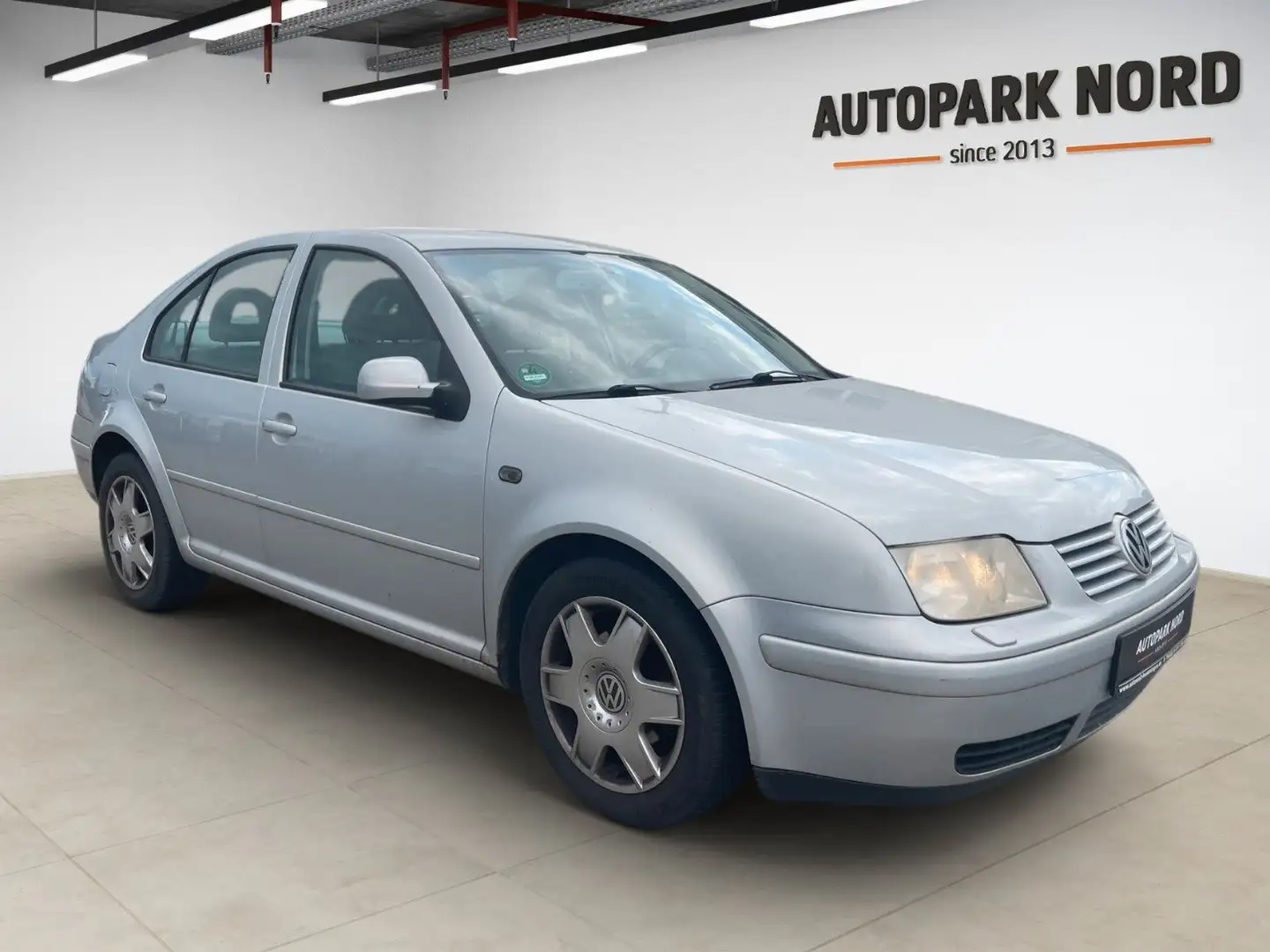 Volkswagen Bora 1.6 Highline/Klimaautomatik/SHZ Silber - 2