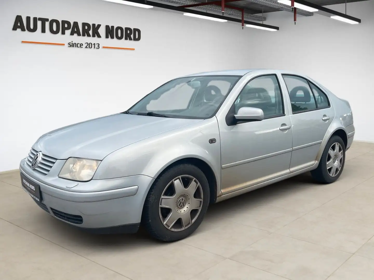 Volkswagen Bora 1.6 Highline/Klimaautomatik/SHZ Silber - 1