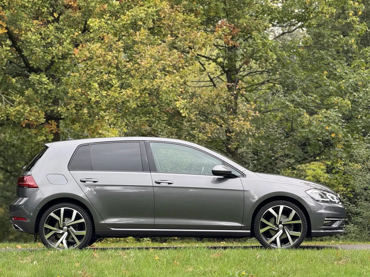 Volkswagen Golf 1.4 TSI Highline R-line Pano-dak Grau - 2