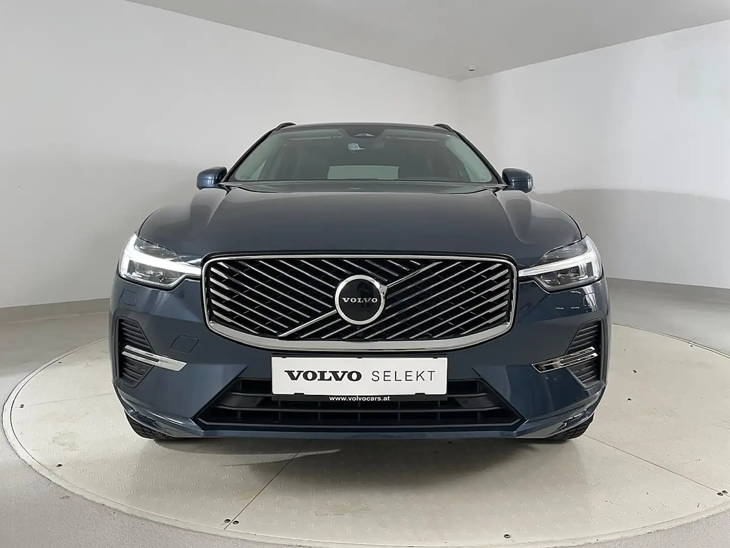Volvo XC60 B5 AWD Core Aut. | Stahl Wien 22 Blau - 2