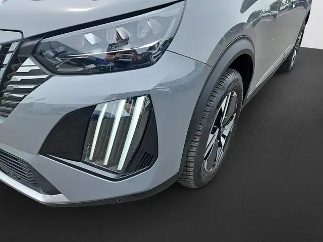 Peugeot 2008 view 11
