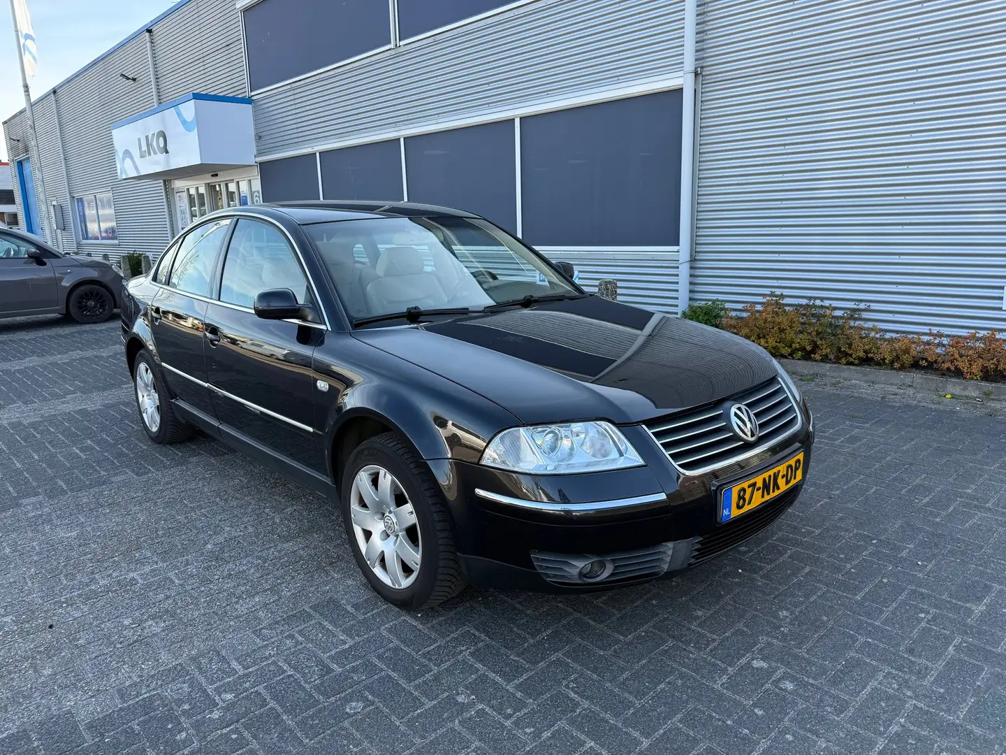Volkswagen Passat 2.3 V5 Highline Automaat Nav.+ Clima Bj:2003 NAP! Nero - 2