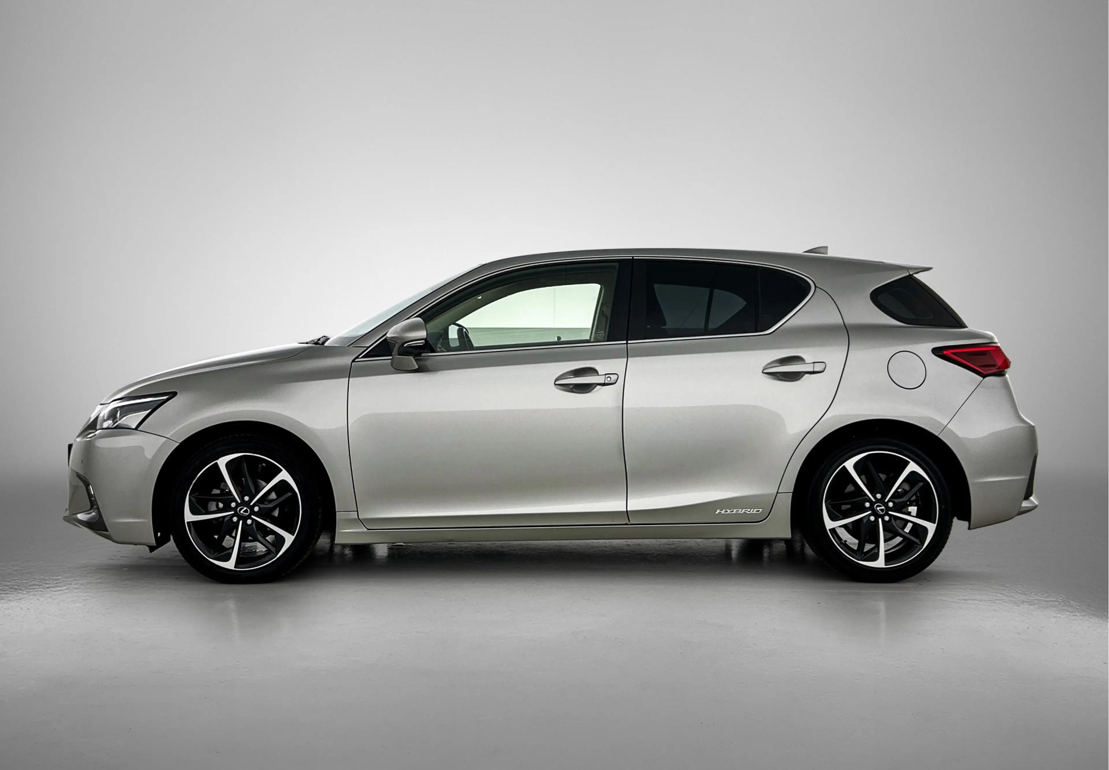Lexus CT 200h Business Launch Edition | LED-koplampen | Parkeers — photo 3