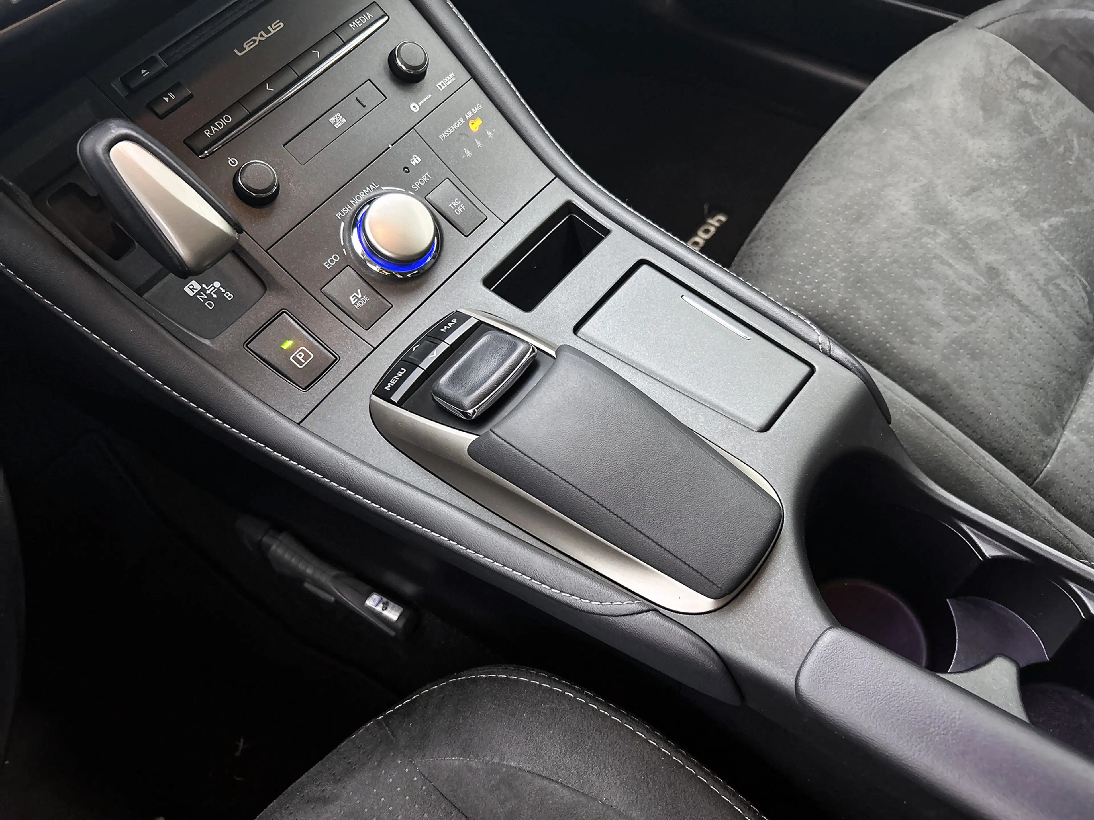 Lexus CT 200h Business Launch Edition | LED-koplampen | Parkeers — photo 10