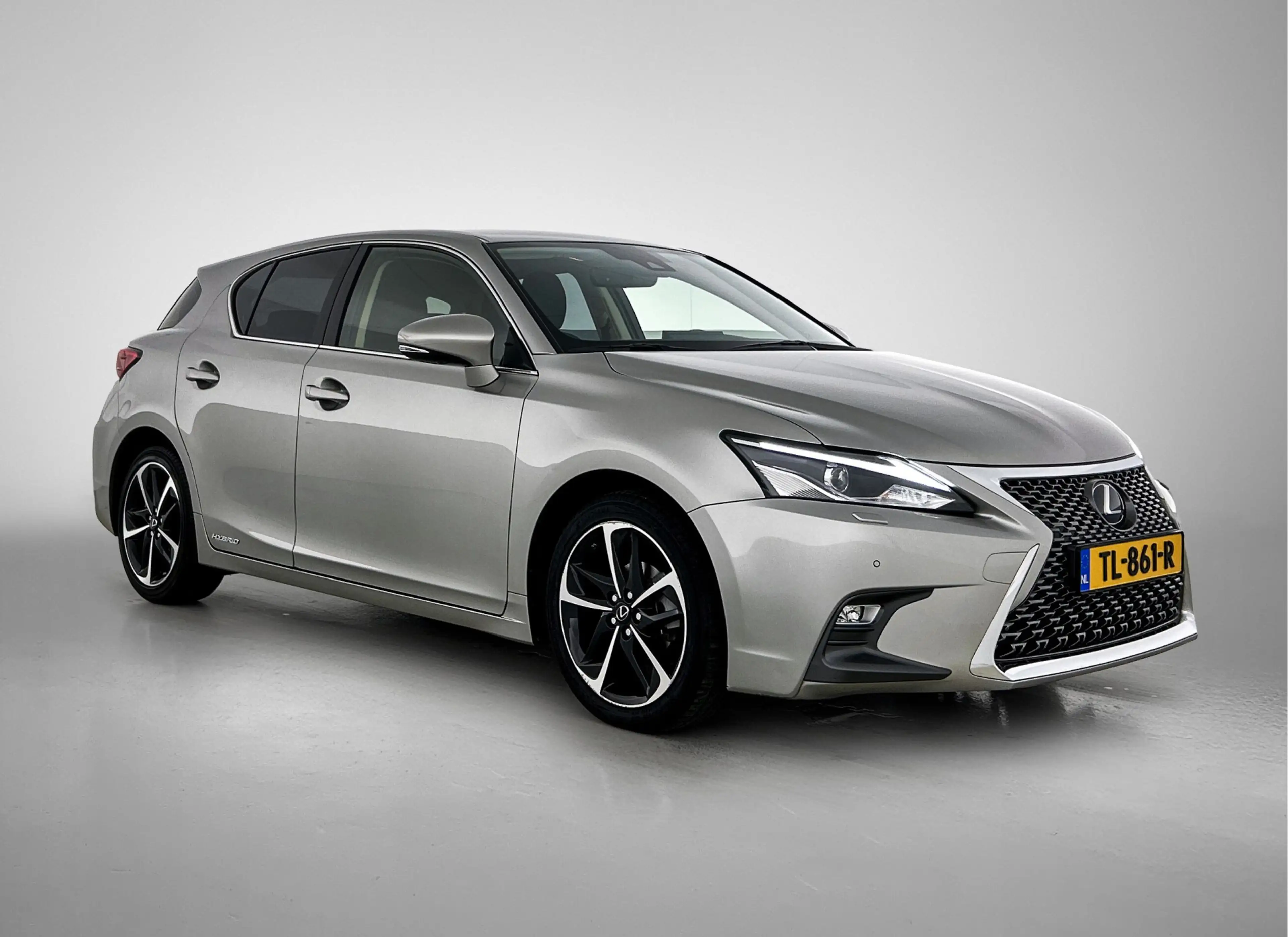 Lexus CT 200h Business Launch Edition | LED-koplampen | Parkeers — photo 12
