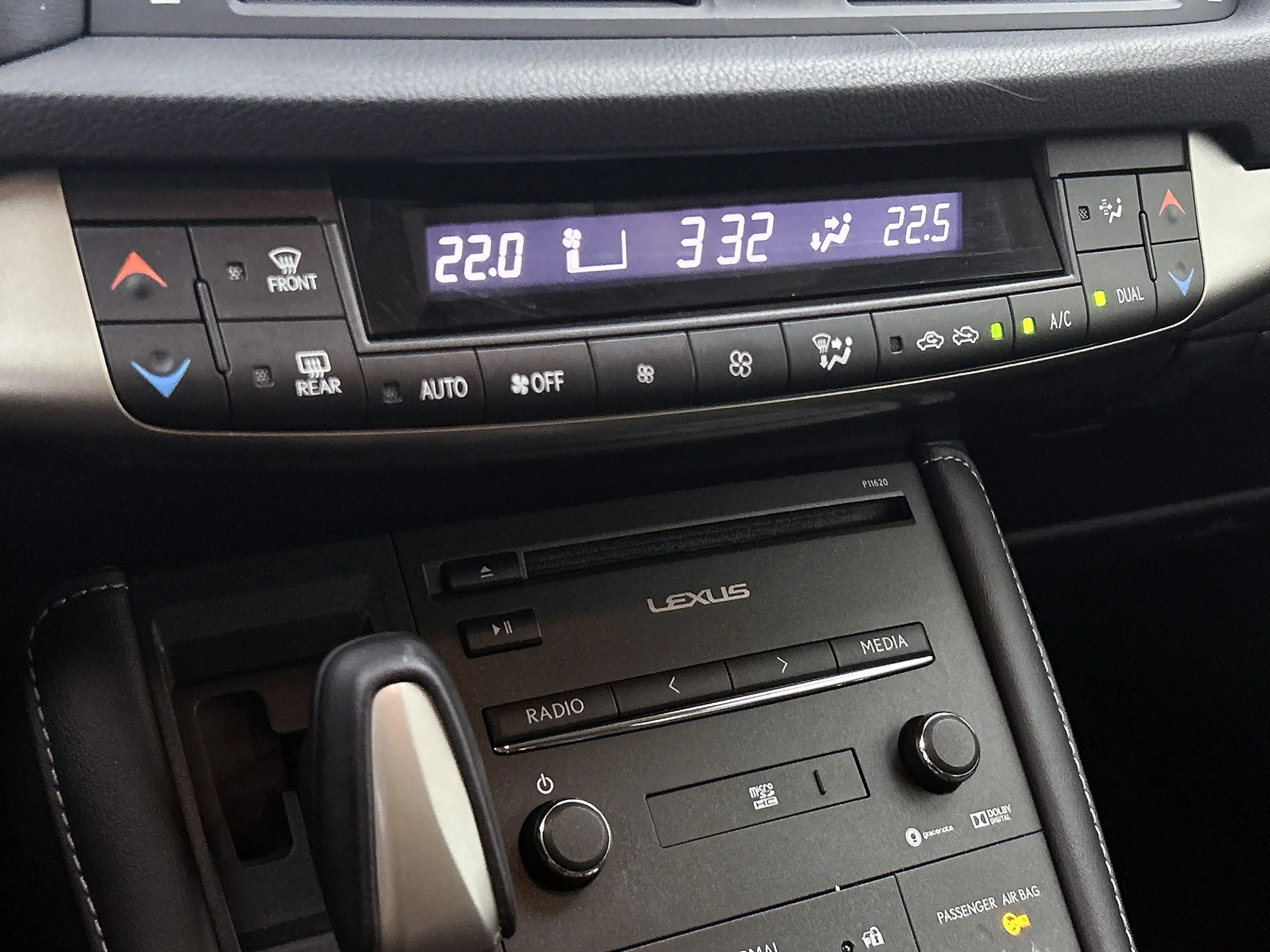 Lexus CT 200h Business Launch Edition | LED-koplampen | Parkeers — photo 9