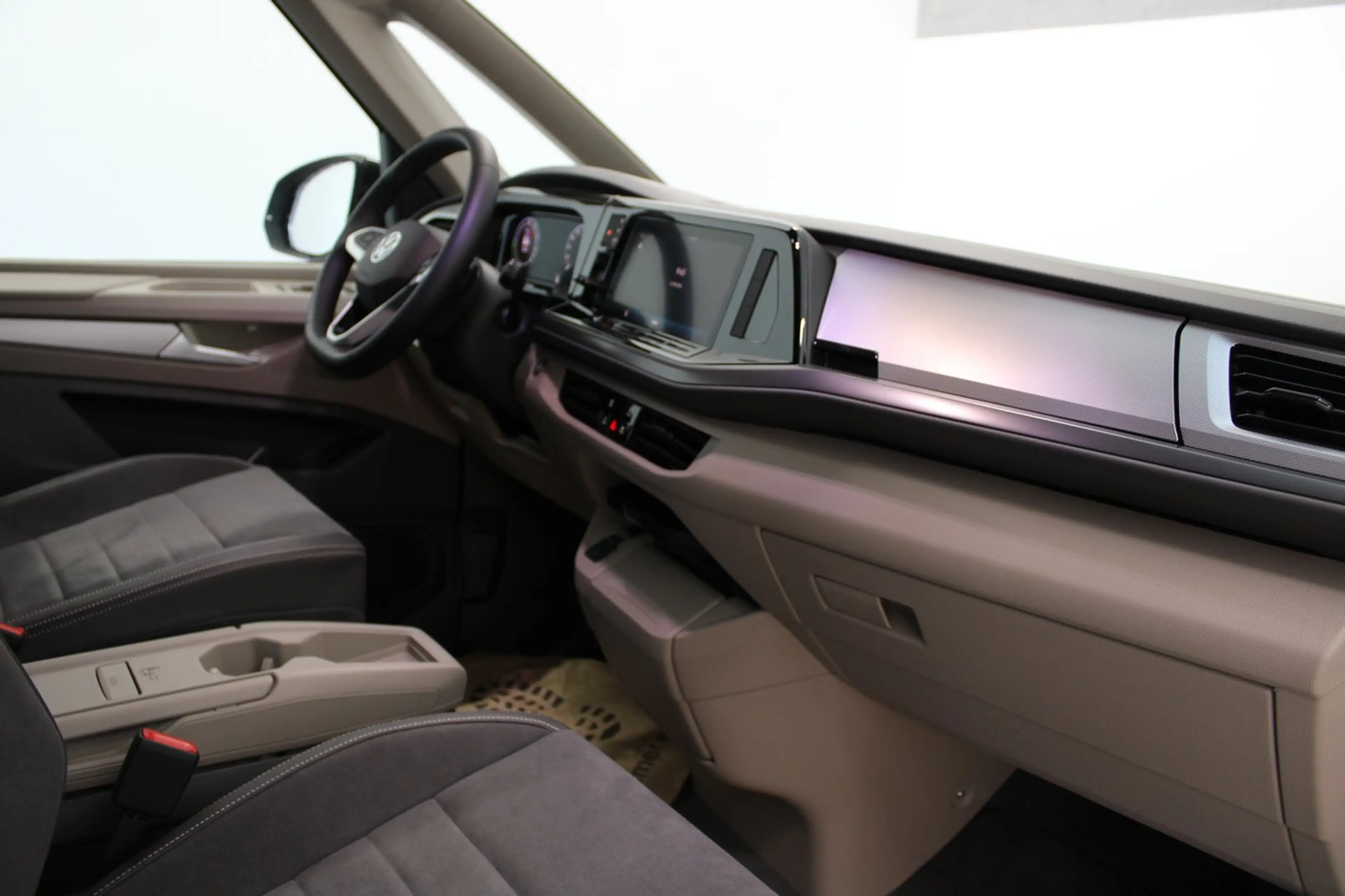 Volkswagen T7 California VW Multivan T7 California eHybrid 180 kW 4M — photo 8