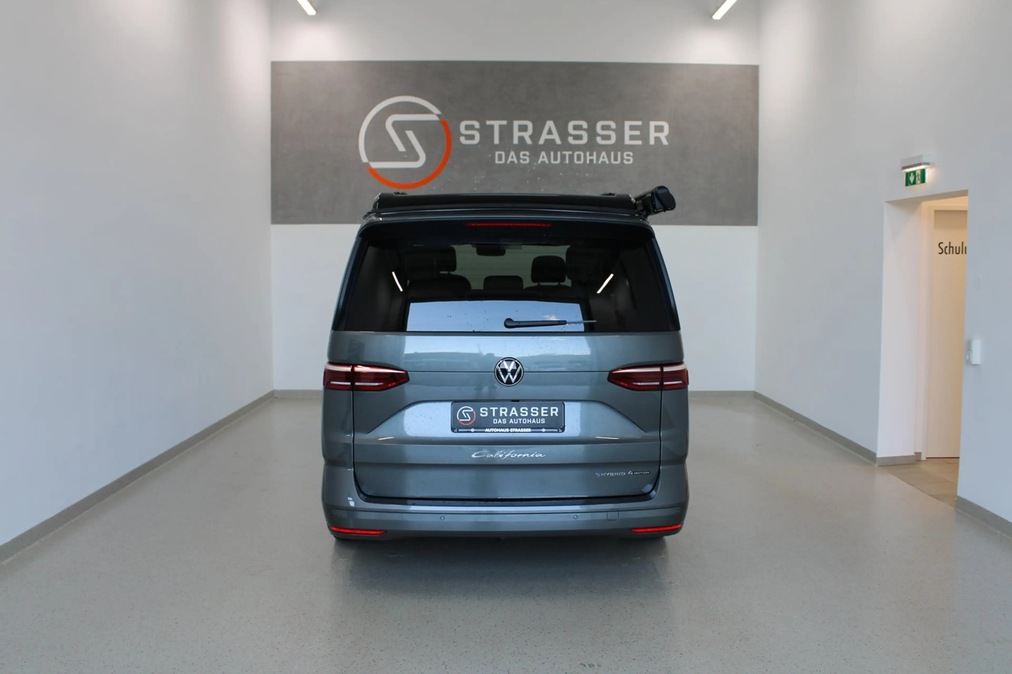 Volkswagen T7 California VW Multivan T7 California eHybrid 180 kW 4M — photo 3
