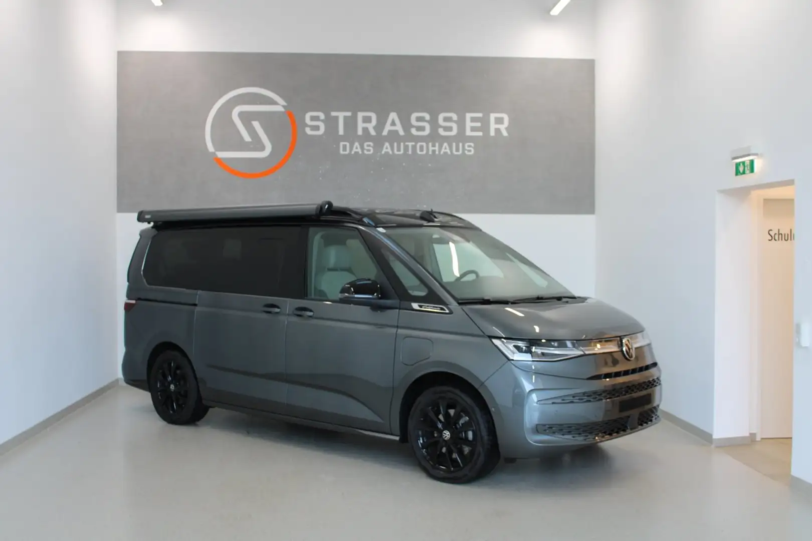 Volkswagen T7 California VW Multivan T7 California eHybrid 180 kW 4M Grau - 1