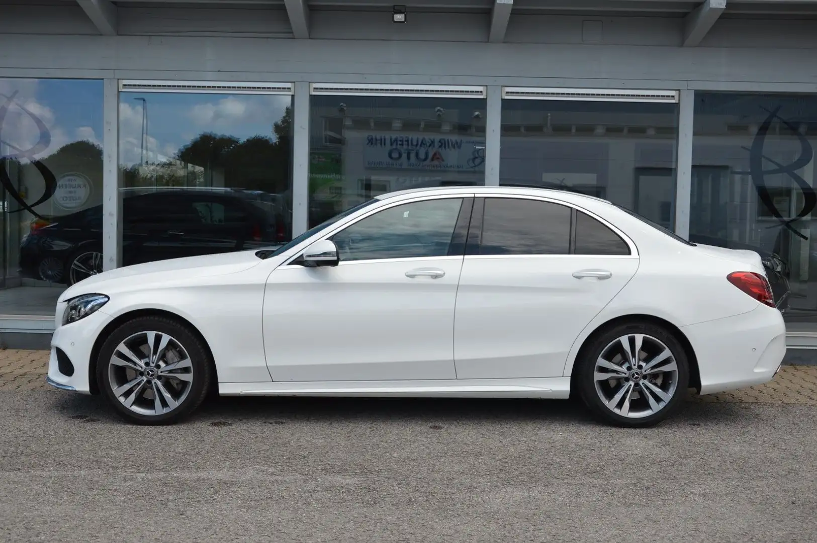 Mercedes-Benz C 400 4Matic*Edition C*AMG*360*PARK*HUD*AIRMATIC Bílá - 2