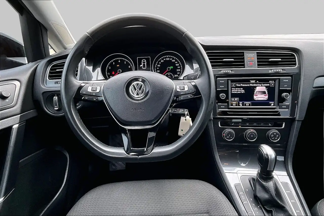 Volkswagen Golf снимка Volkswagen Golf