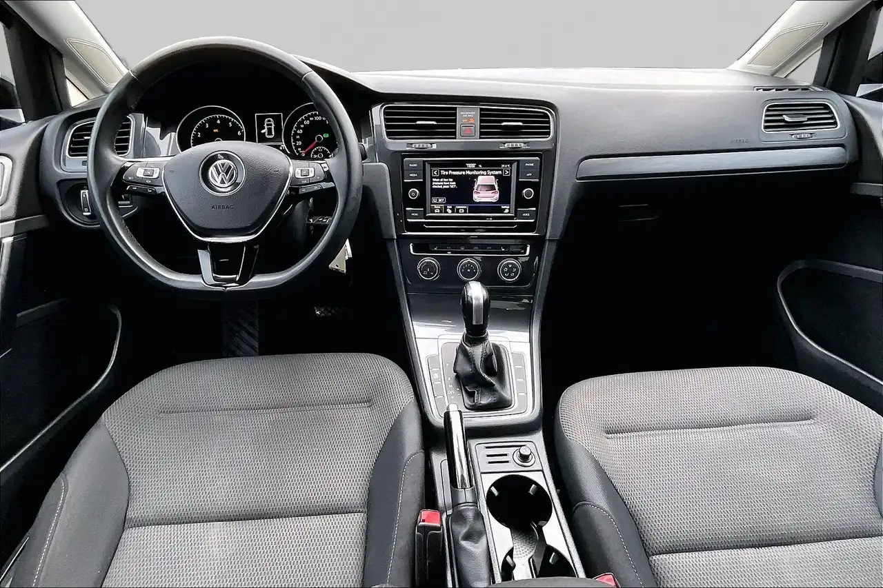 Volkswagen Golf снимка Volkswagen Golf