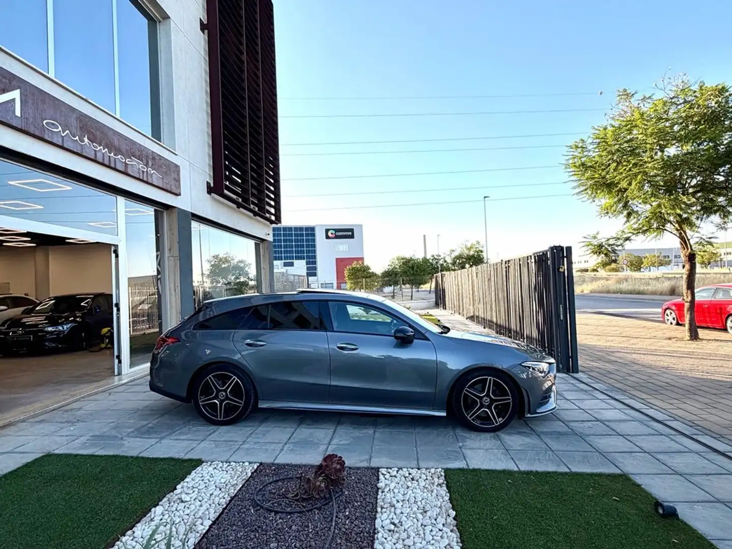 Mercedes-Benz CLA 200 Shooting Brake 200d 8G-DCT Gris - 2