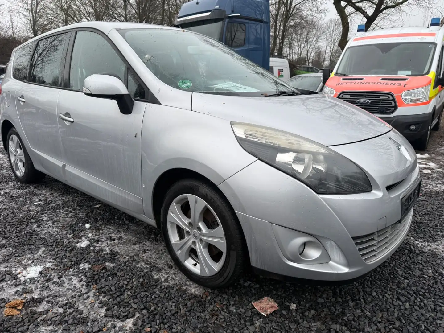 Renault Grand Scenic Silber - 2