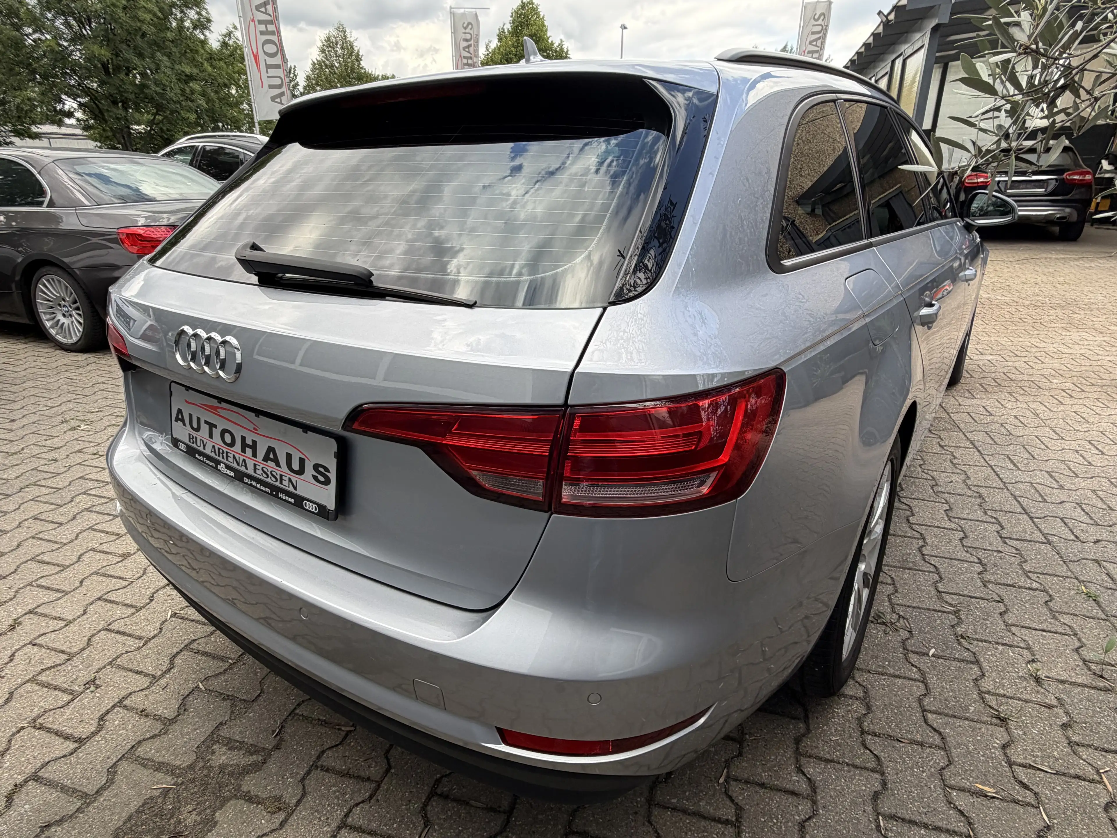 Audi A4 2.0 TDI Avant S-Tronic Xenon Navi Leder AHK Silber — photo 15