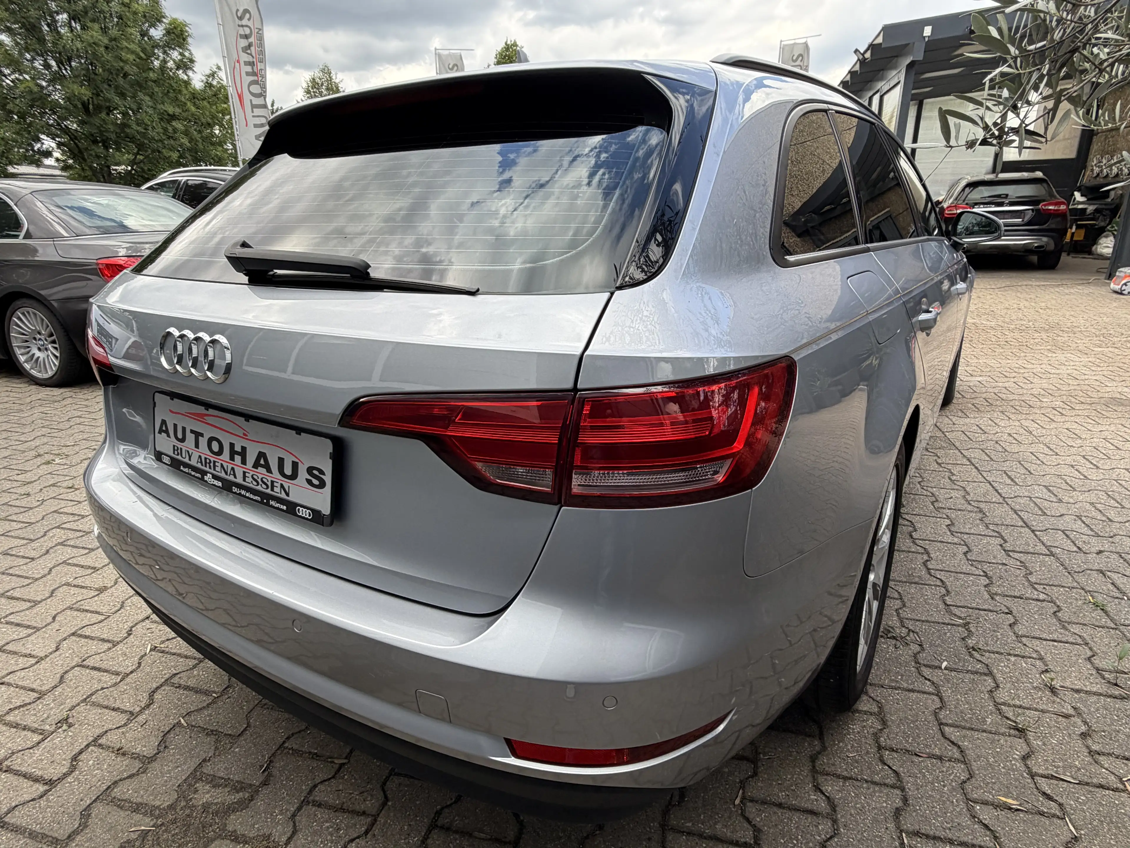 Audi A4 2.0 TDI Avant S-Tronic Xenon Navi Leder AHK Silber — photo 17