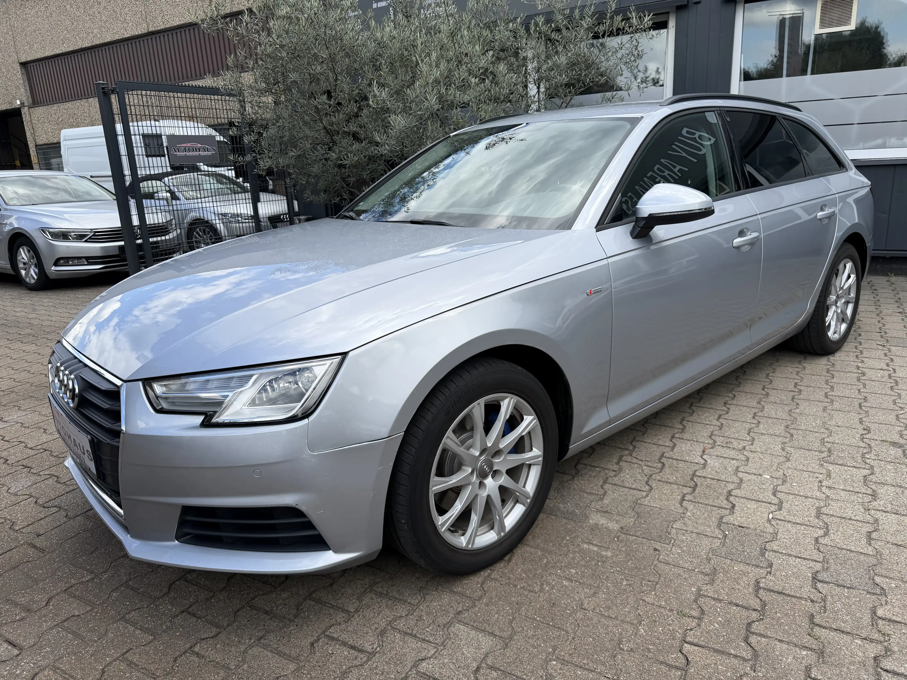Audi A4 2.0 TDI Avant S-Tronic Xenon Navi Leder AHK Silber — photo 13