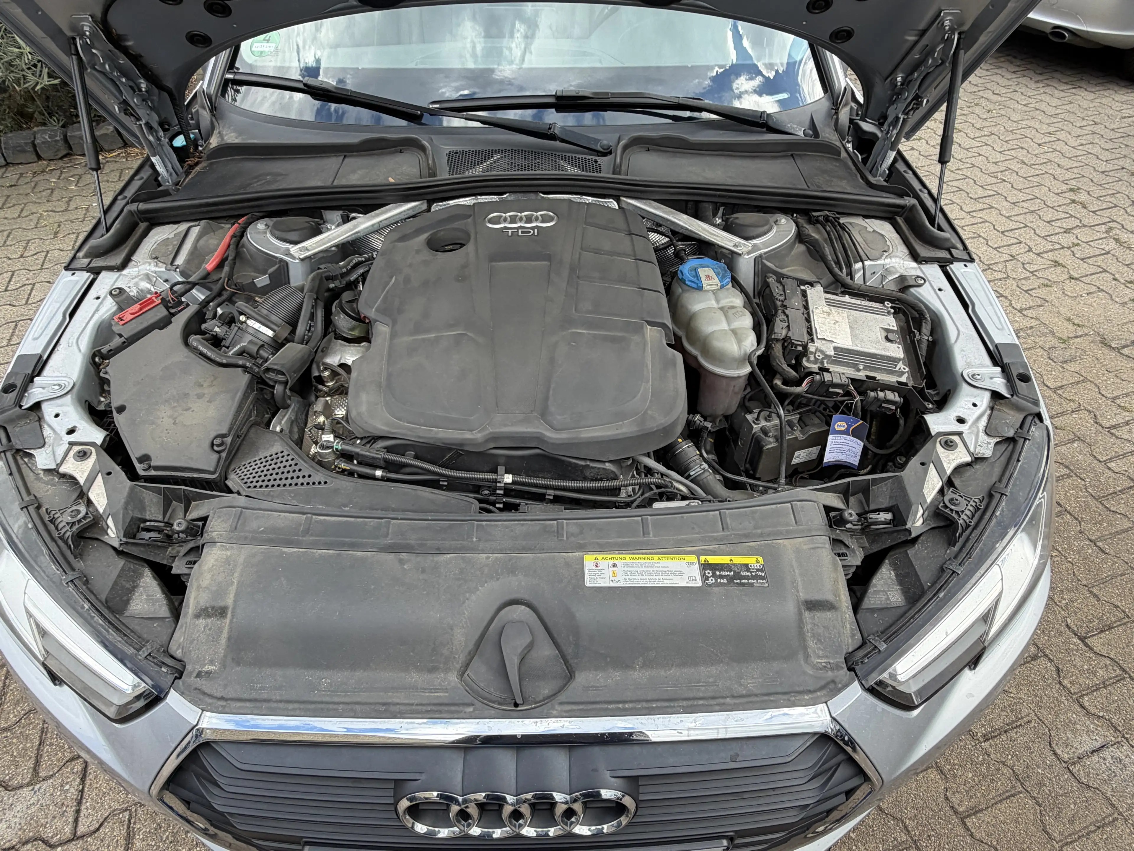 Audi A4 2.0 TDI Avant S-Tronic Xenon Navi Leder AHK Silber — photo 20