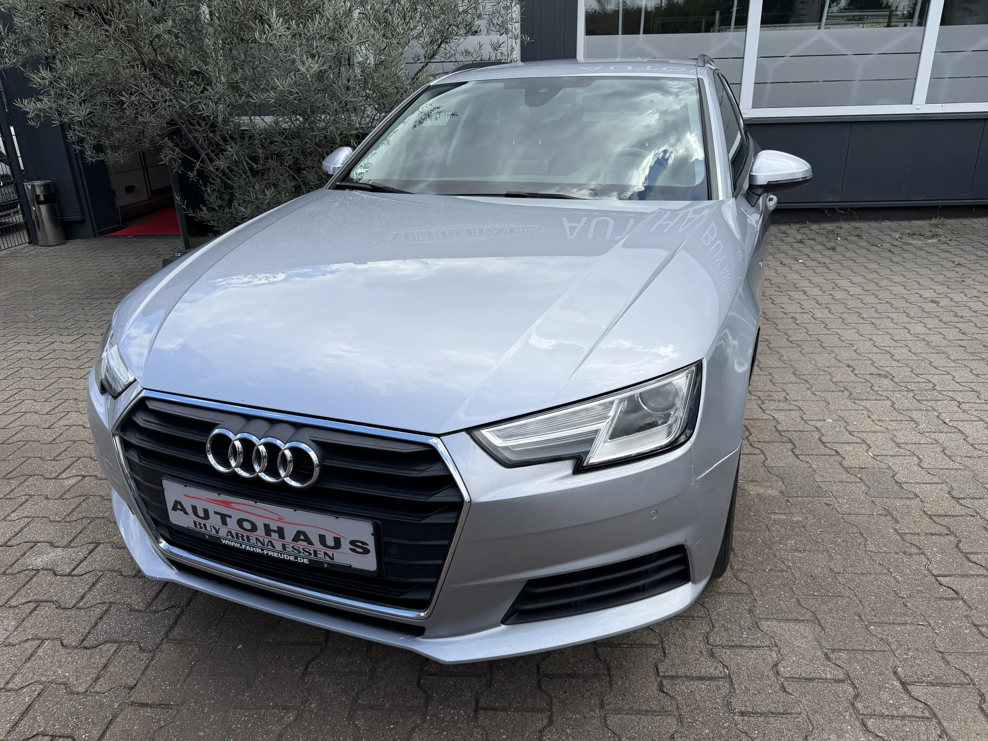 Audi A4 2.0 TDI Avant S-Tronic Xenon Navi Leder AHK Silber — photo 5
