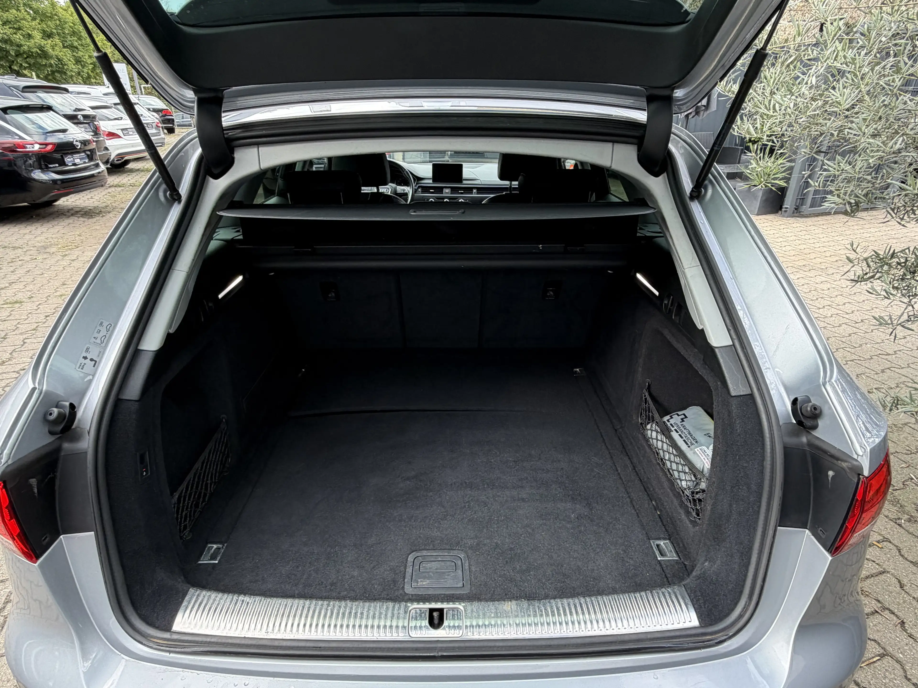 Audi A4 2.0 TDI Avant S-Tronic Xenon Navi Leder AHK Silber — photo 19
