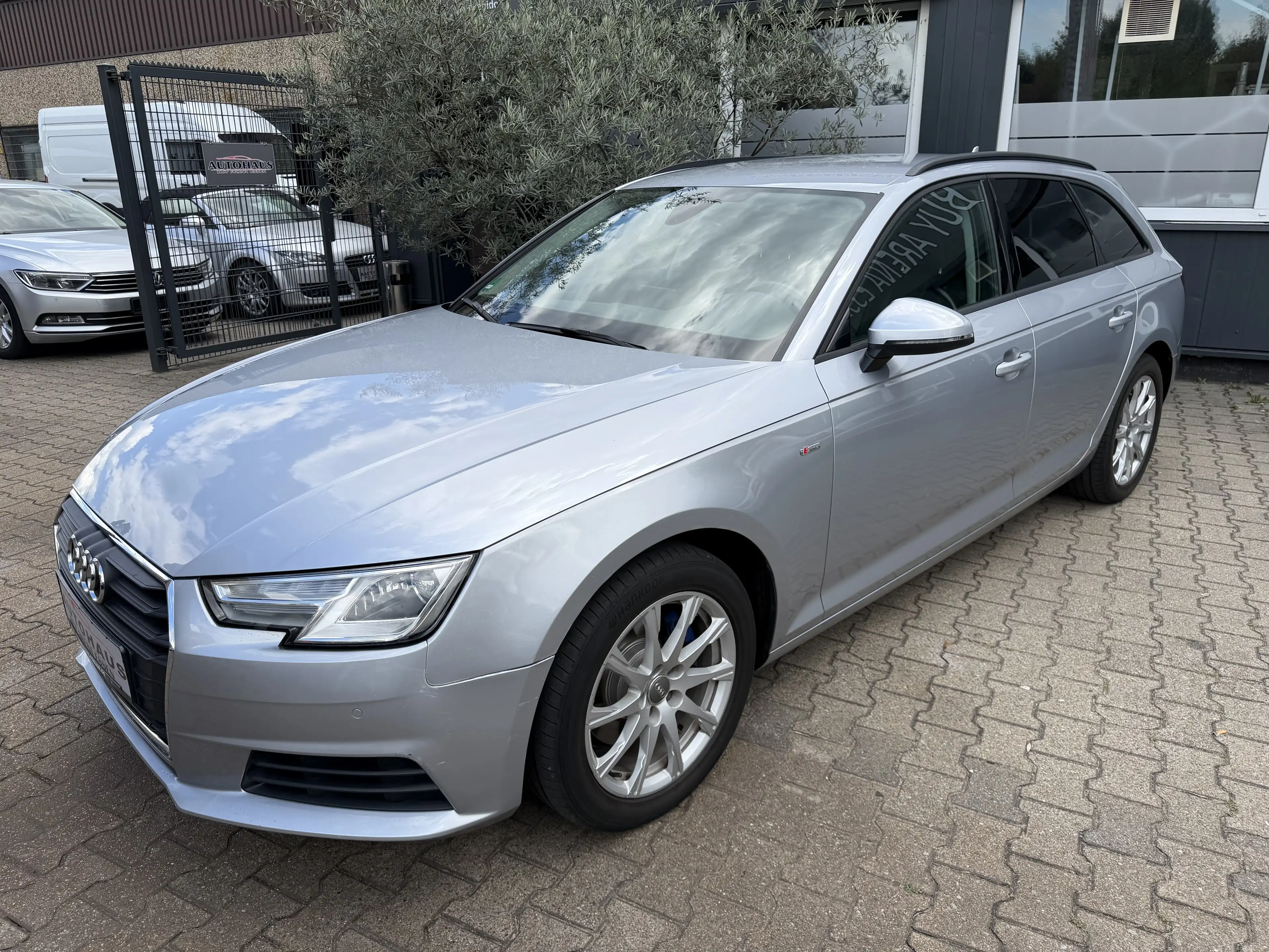 Audi A4 2.0 TDI Avant S-Tronic Xenon Navi Leder AHK Silber — photo 7