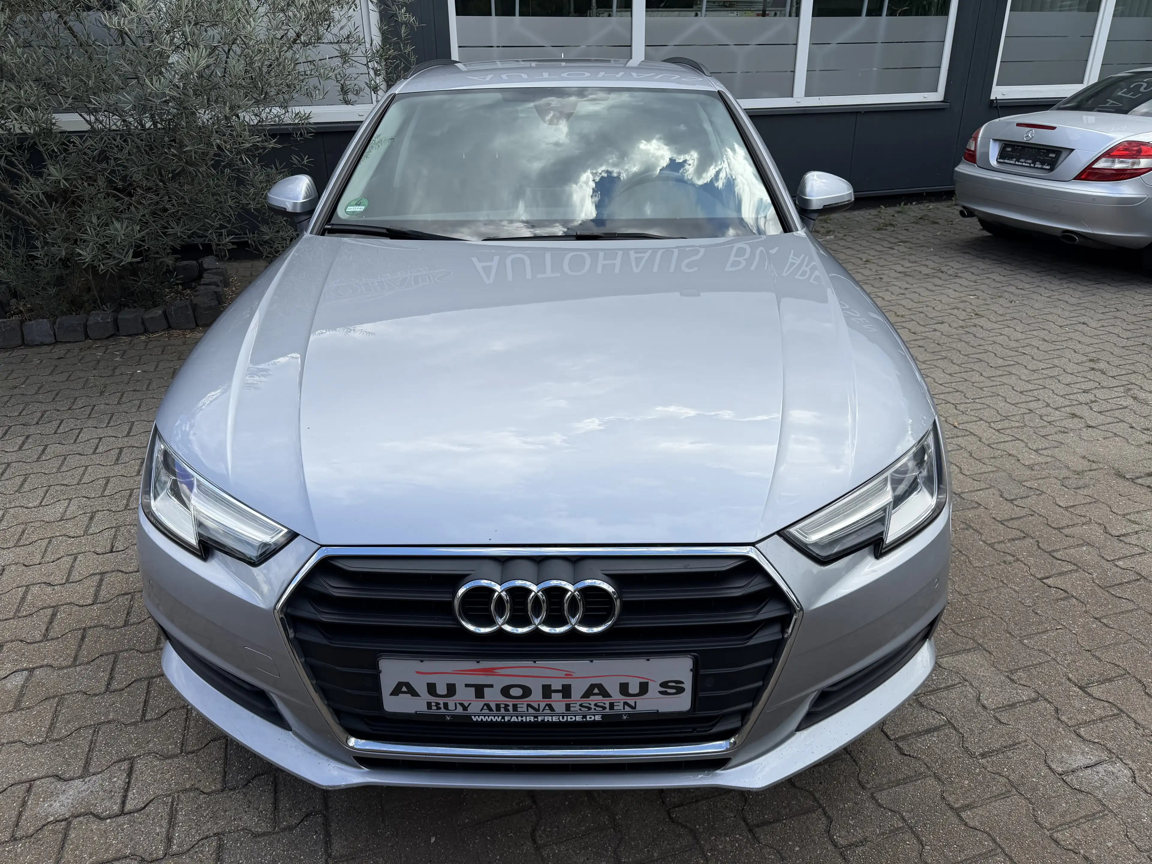 Audi A4 2.0 TDI Avant S-Tronic Xenon Navi Leder AHK Silber — photo 4