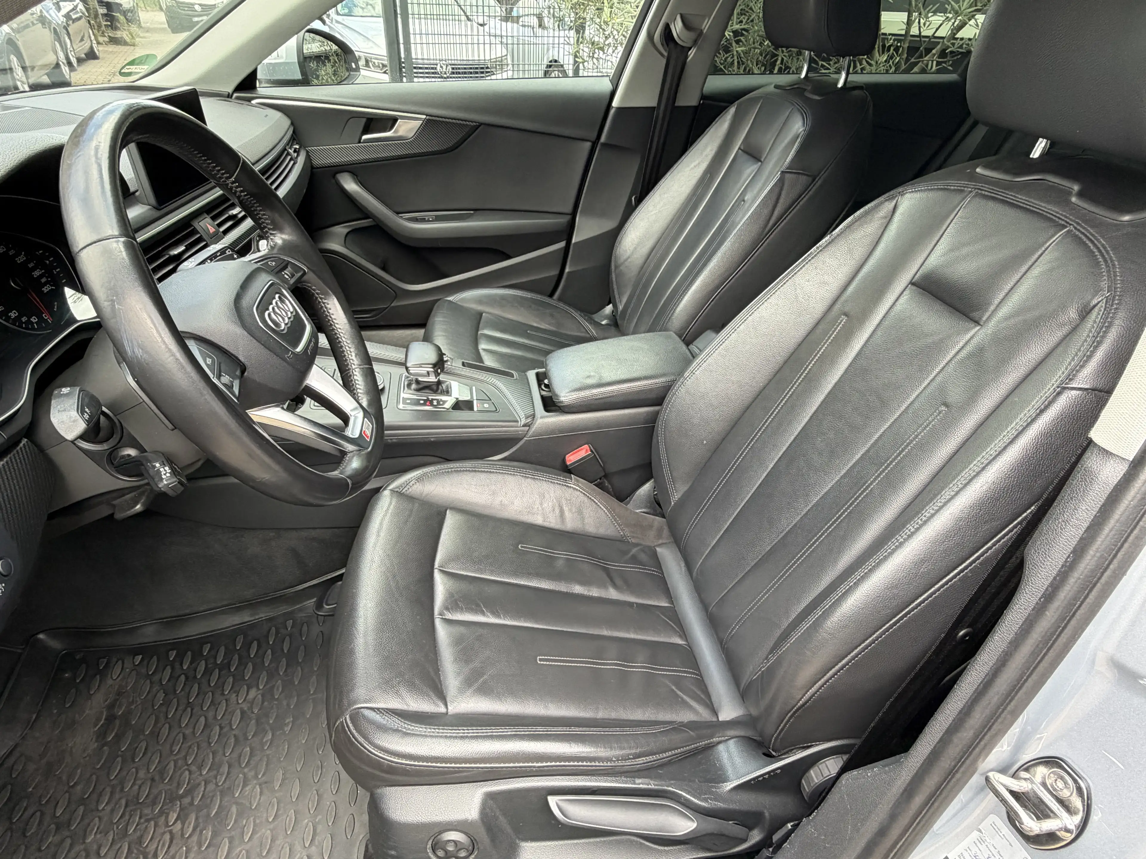 Audi A4 2.0 TDI Avant S-Tronic Xenon Navi Leder AHK Silber — photo 6