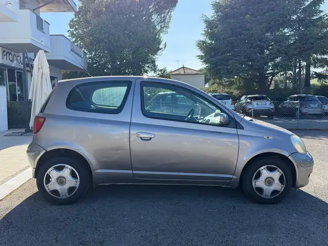 Toyota Yaris view 7