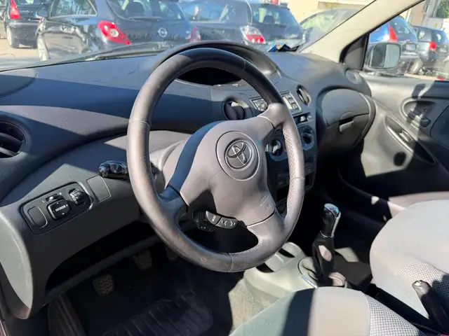 Toyota Yaris view 12