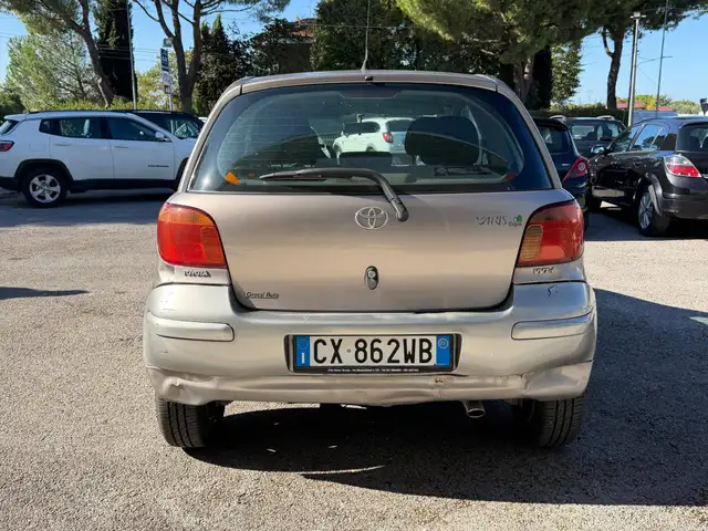 Toyota Yaris view 5