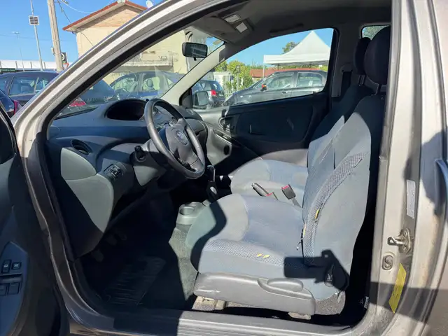 Toyota Yaris view 10