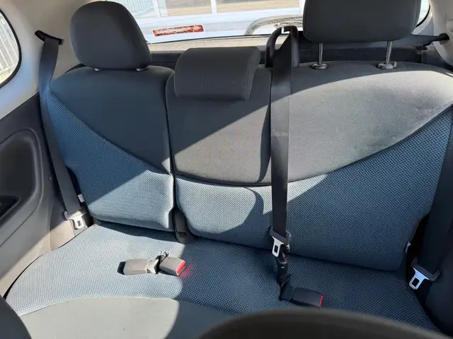 Toyota Yaris view 11