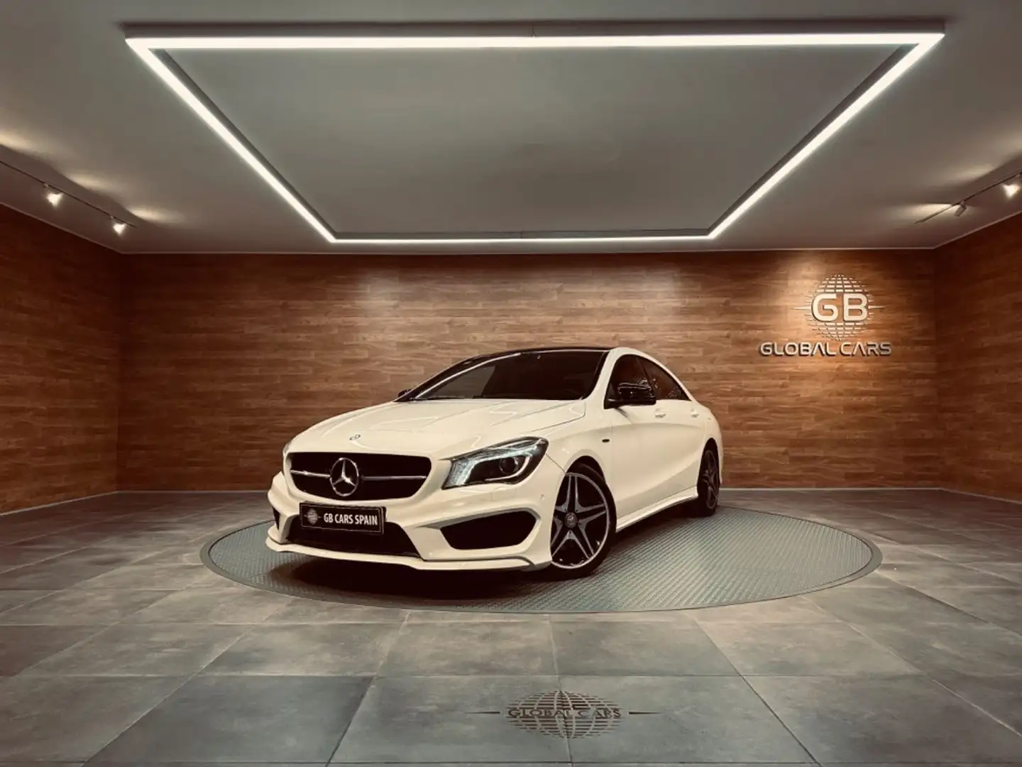 Mercedes-Benz CLA 250 MERCEDES AMG Line Edition 211cv Blanco - 1