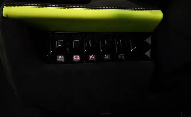 Lamborghini Tecnica view 11