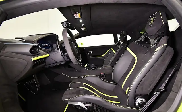 Lamborghini Tecnica view 14
