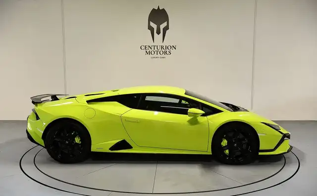 Lamborghini Tecnica view 3