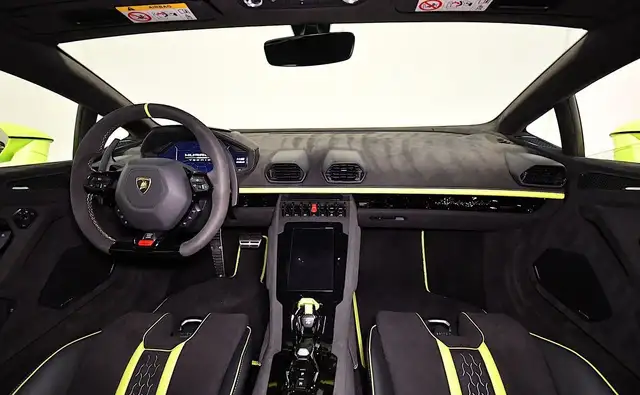 Lamborghini Tecnica view 13