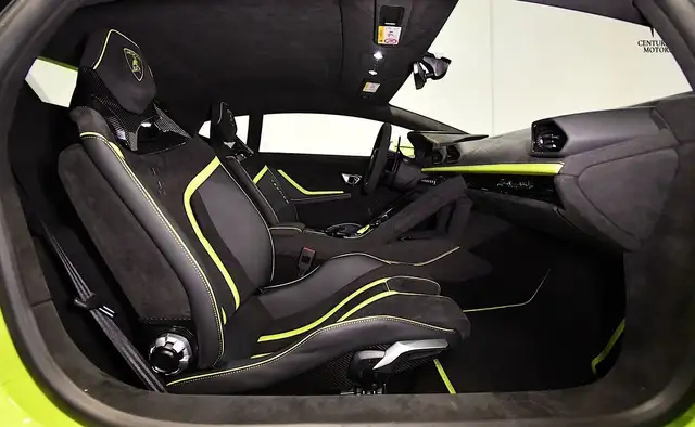 Lamborghini Tecnica view 8