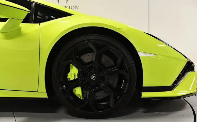 Lamborghini Tecnica view 7
