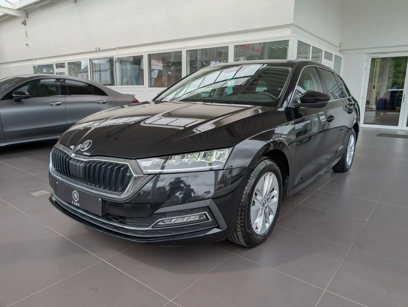 Skoda Octavia SW 1.6 CR TDi *** GARANTIE + LED + GPS *** Noir - 1