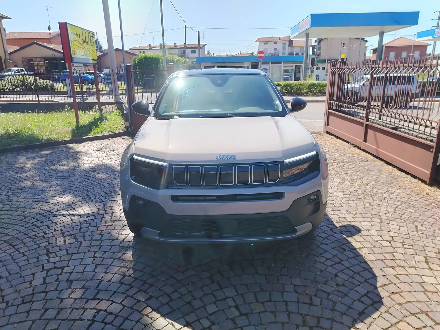 Jeep Avenger Avenger 1.2 turbo Summit fwd 100cv Gris - 1
