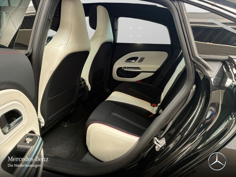 Mercedes-Benz CLA 250 AMG Burmester 3D Pano Multibeam Distr. AHK — photo 12