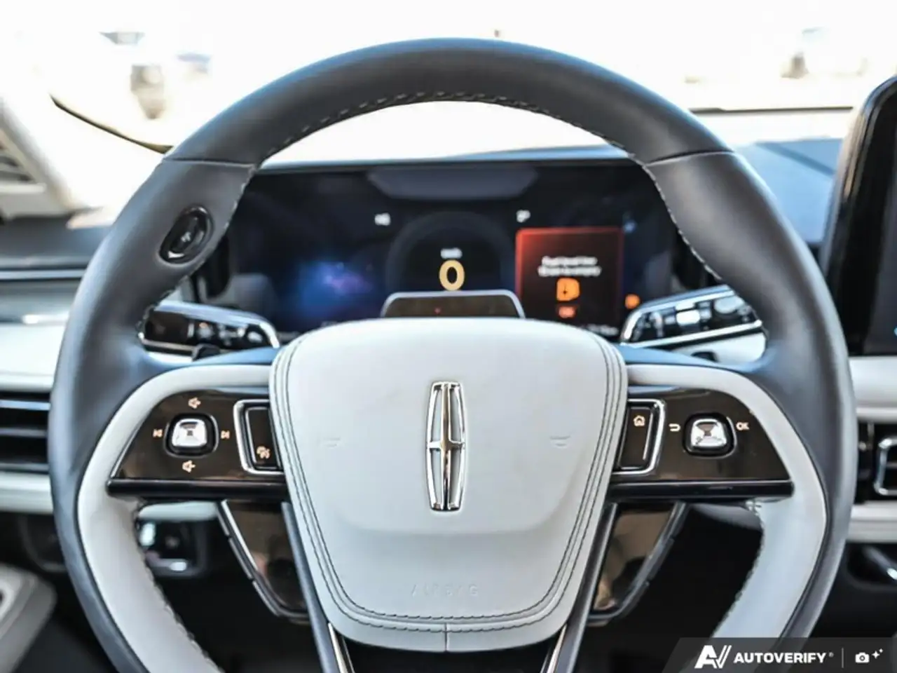 Lincoln Aviator снимка Lincoln Aviator