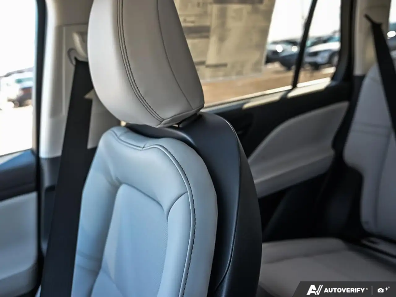Lincoln Aviator снимка Lincoln Aviator