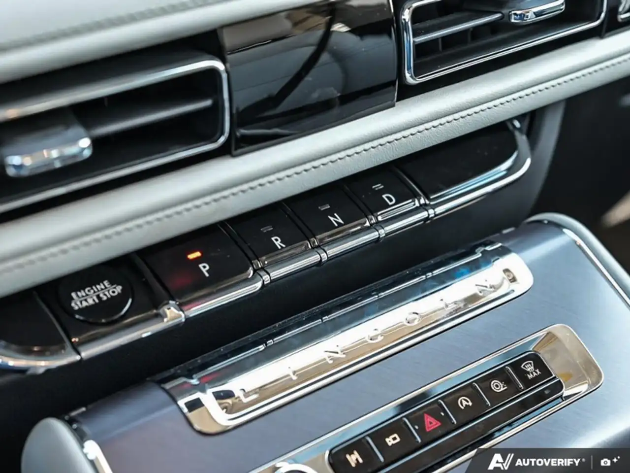 Lincoln Aviator снимка Lincoln Aviator