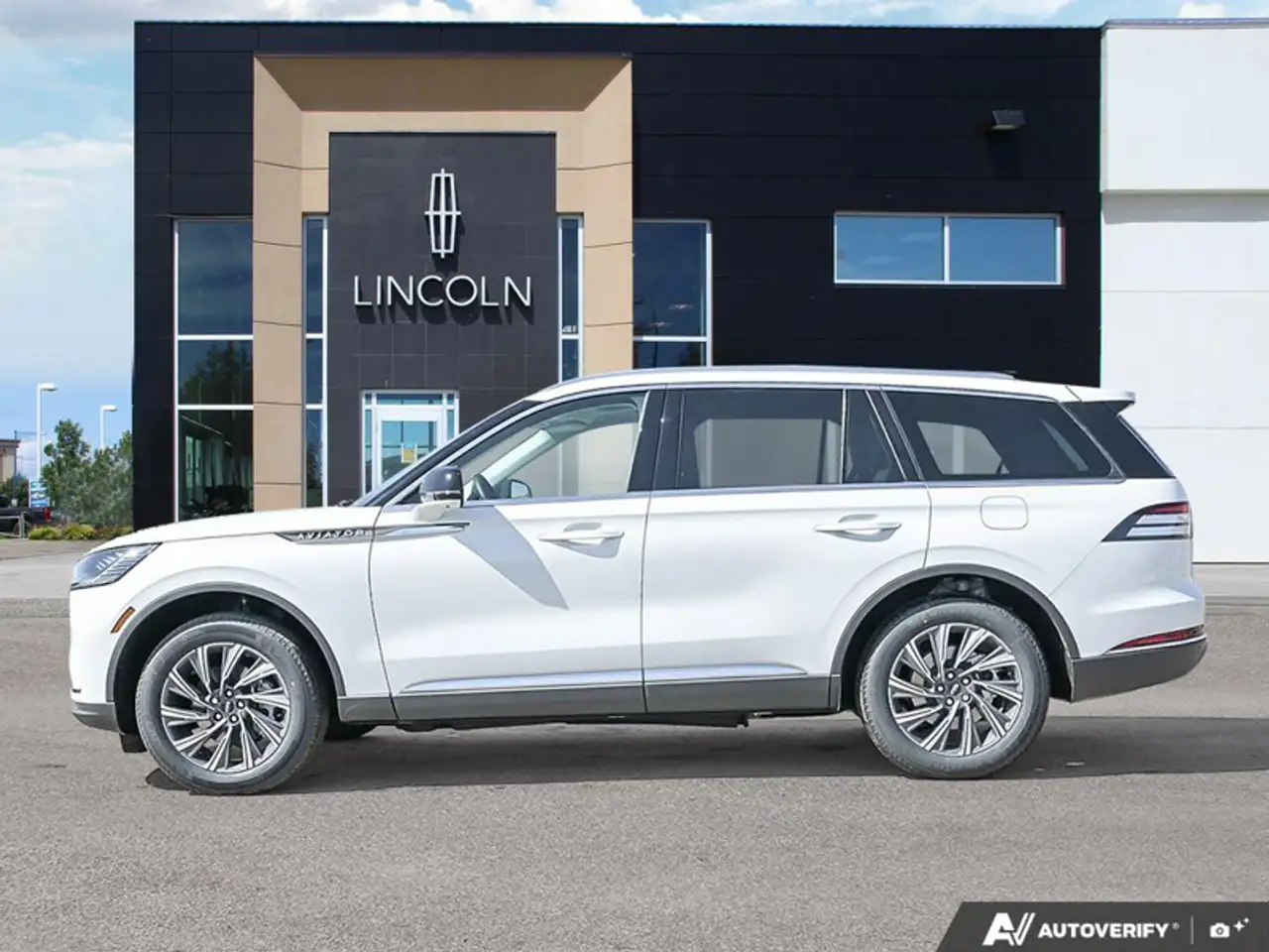 Lincoln Aviator снимка Lincoln Aviator
