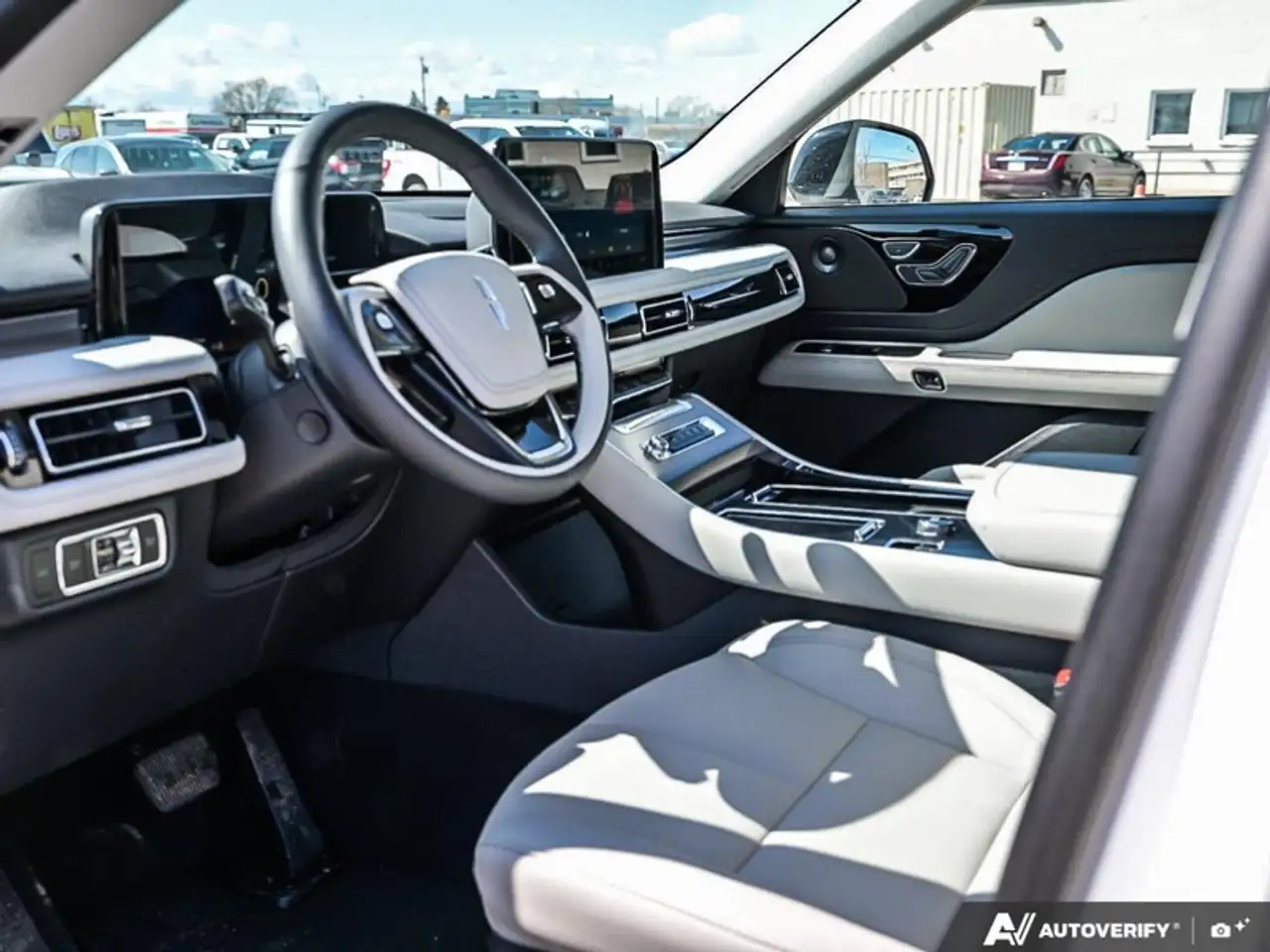 Lincoln Aviator снимка Lincoln Aviator