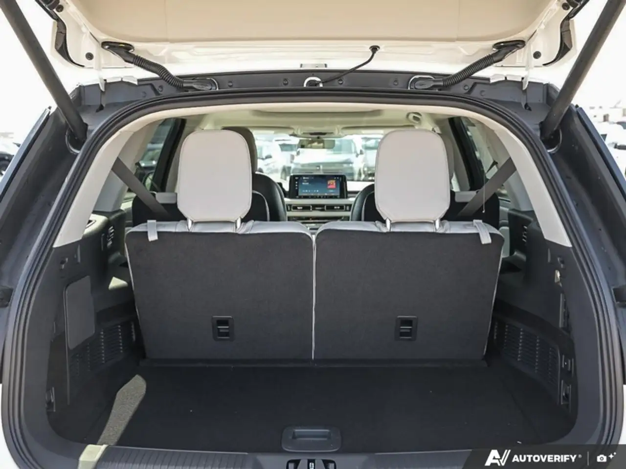 Lincoln Aviator снимка Lincoln Aviator