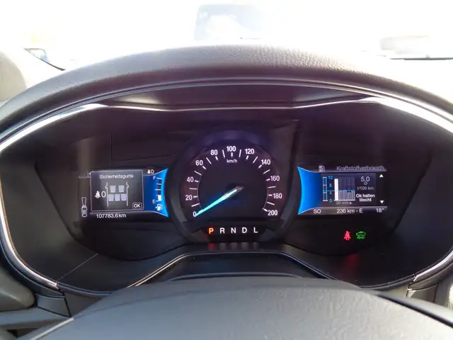 Ford Mondeo view 14